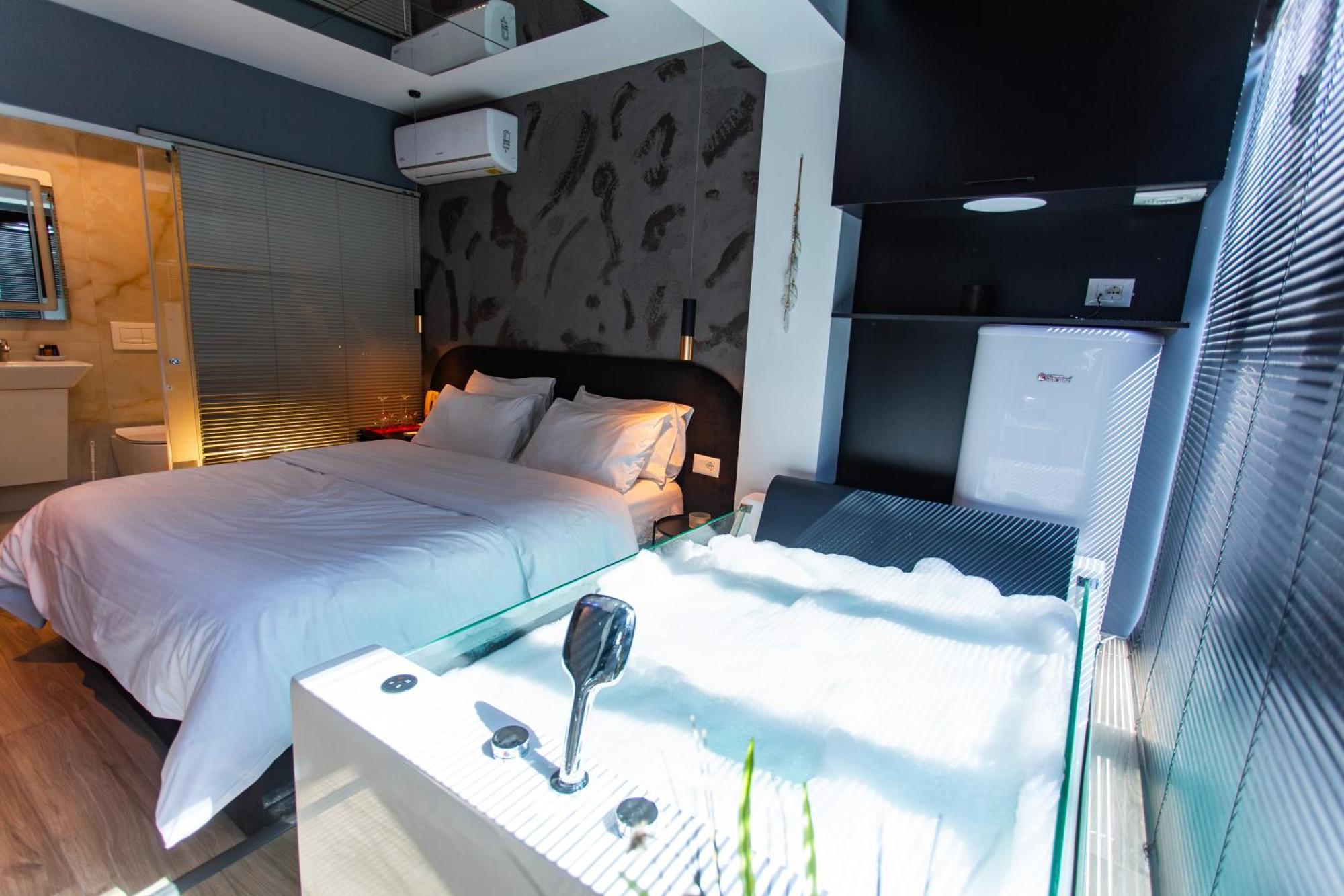 The Bubbles - Jacuzzi Hotel Tirana Kültér fotó